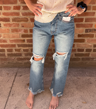 Load image into Gallery viewer, LA VIDA RELAXED MOM FIT JEANS
